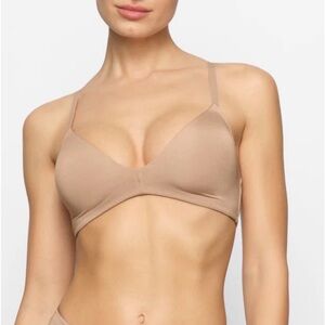 SKIMS body lightly lined wireless bra 40DDD/40F Clay/BNWT